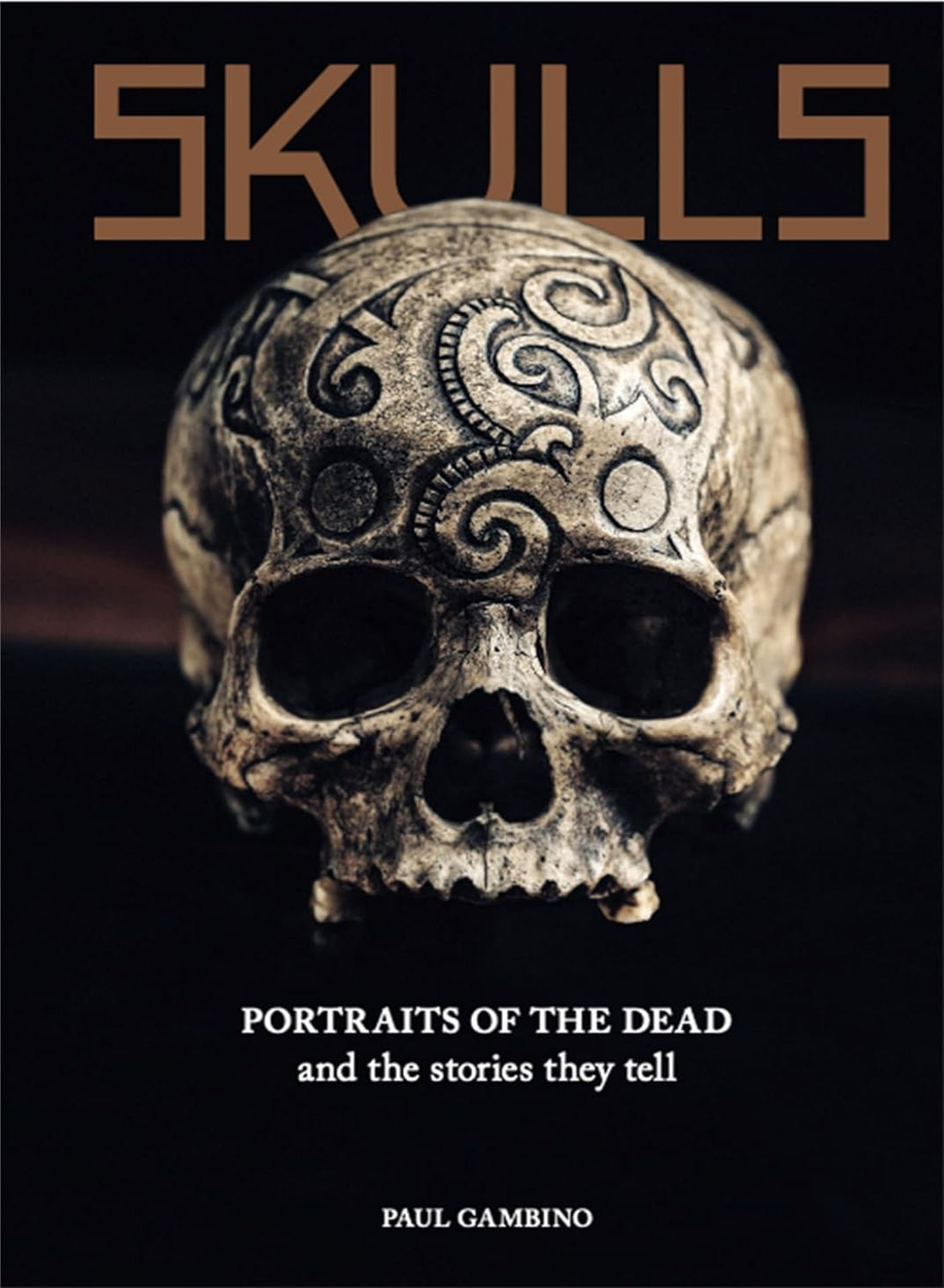 Skulls: Portraits of the Dead and the Stories They Tell (Hardback)