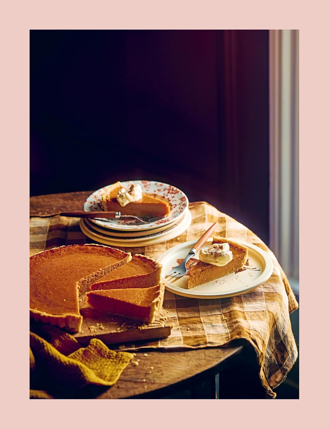 The Official Pumpkin Spice Café Cookbook: 60 Delicious Dream Harbor Recipes (Hardback)