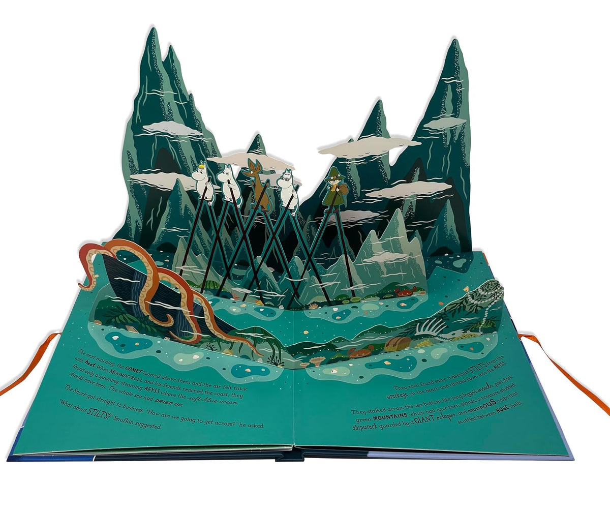 The Moomins and the Comet: A Pop-Up Adventure: Based on the classic story, The Moomins and the Comet - The Macmillan Moomin Collection (Hardback)