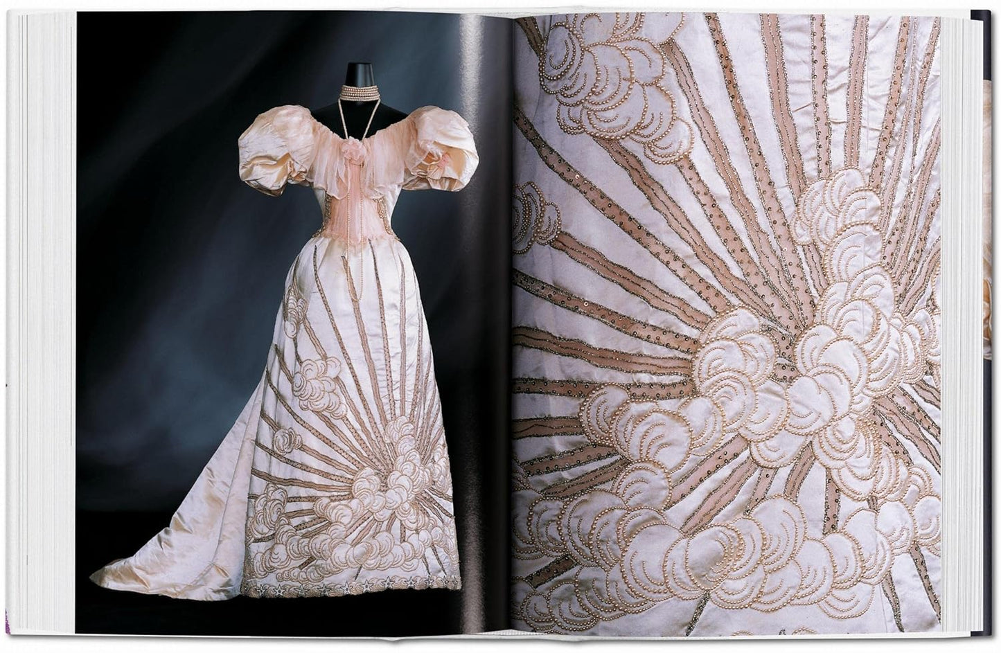 Fashion History. From the 18th to the 20th Century - Bibliotheca Universalis (Hardback)