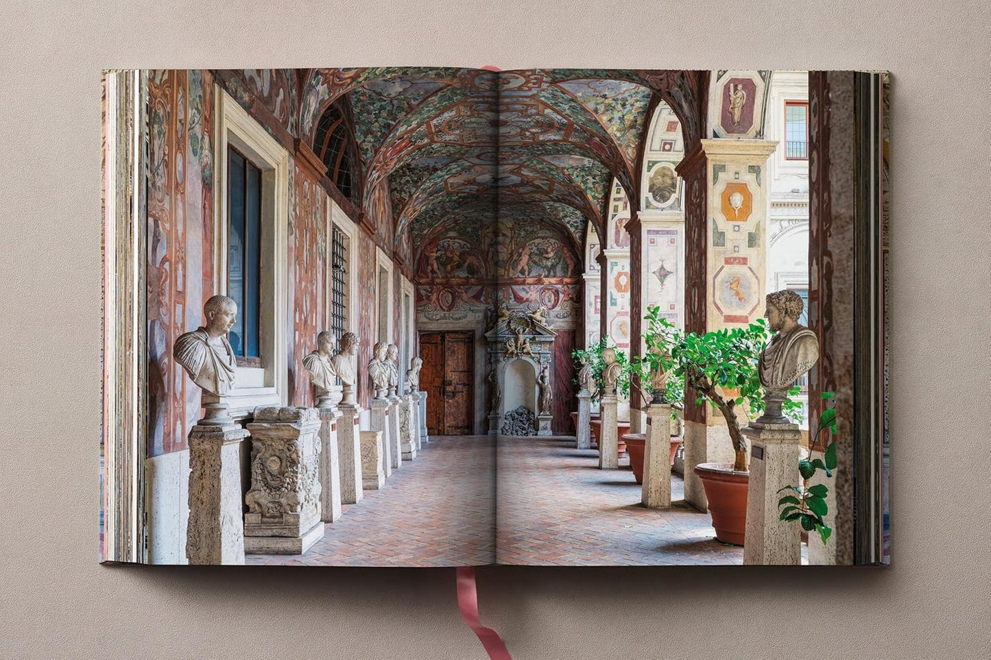 Massimo Listri. Italian Palaces (Hardback)