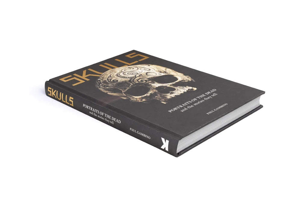 Skulls: Portraits of the Dead and the Stories They Tell (Hardback)