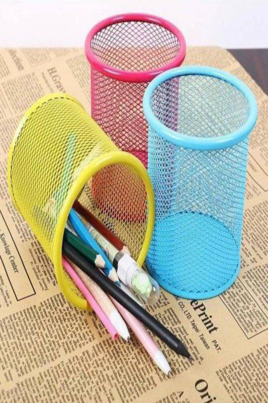 Mesh pen holder